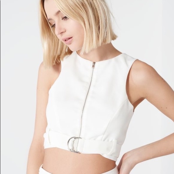 Lavish alice white d-ring belt crop top - Picture 2 of 3
